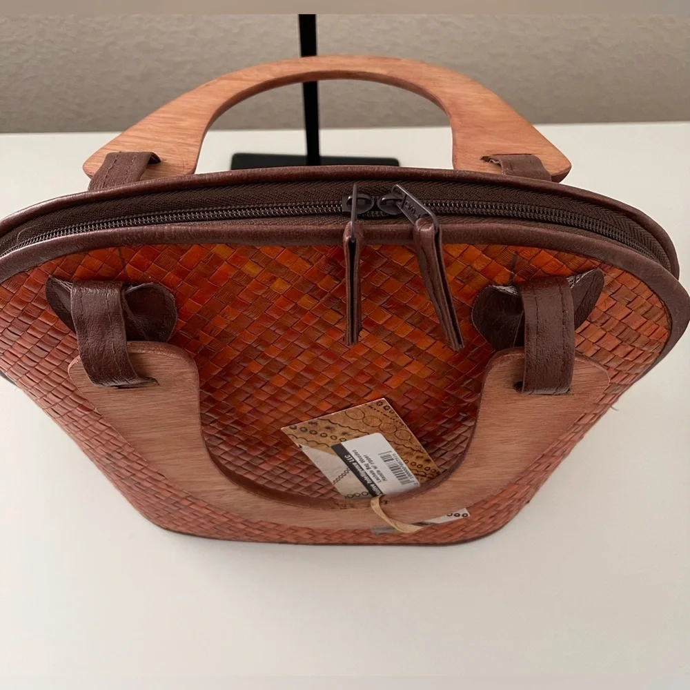 MAUI’S NATIVE INTELLIGENCE Lauhala Bag Wooden Handles with Double Zipper NWT - Picture 5 of 5